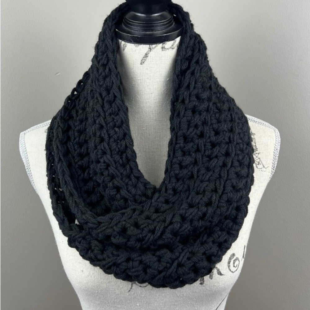New Handmade Crochet Infinity Scarf Black